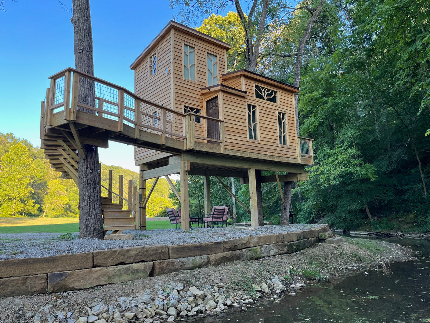 The Treehouses at Owl Hollow - Lewisville, Ohio - glamping.directory