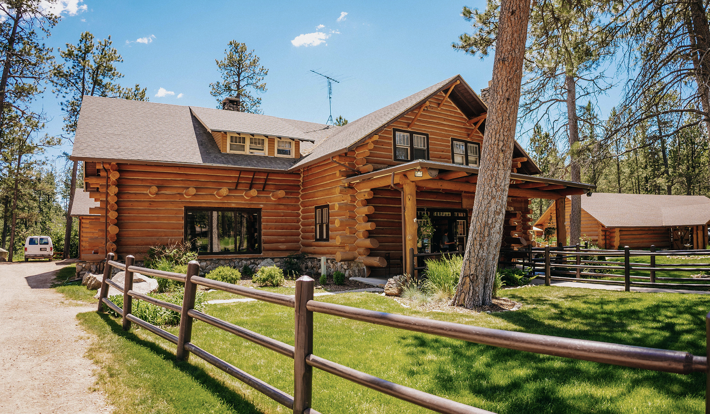 Blue Bell Lodge - Custer, South Dakota - glamping.directory