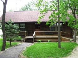 Whitetail Cabin - Decorah, Iowa - glamping.directory
