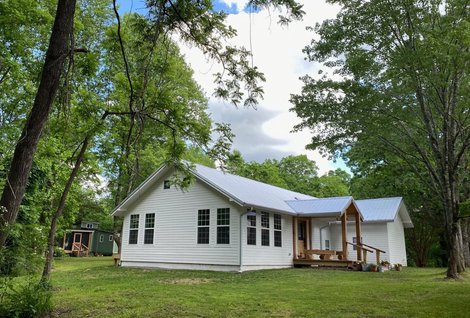 Paradise Meadows - Signal Mountain, Tennessee - glamping.directory