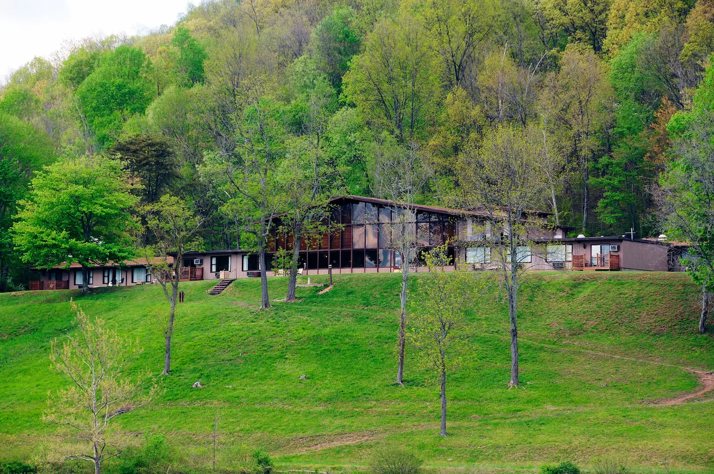 Tygart Lake Lodge - Grafton, West Virginia - glamping.directory