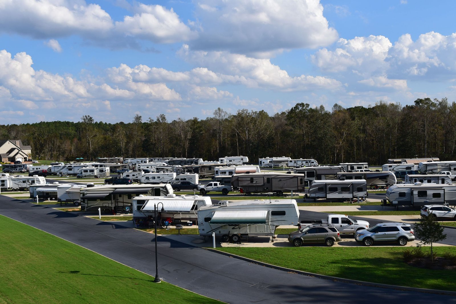 Hidden Hollow RV Park - Cottonwood, Alabama - glamping.directory