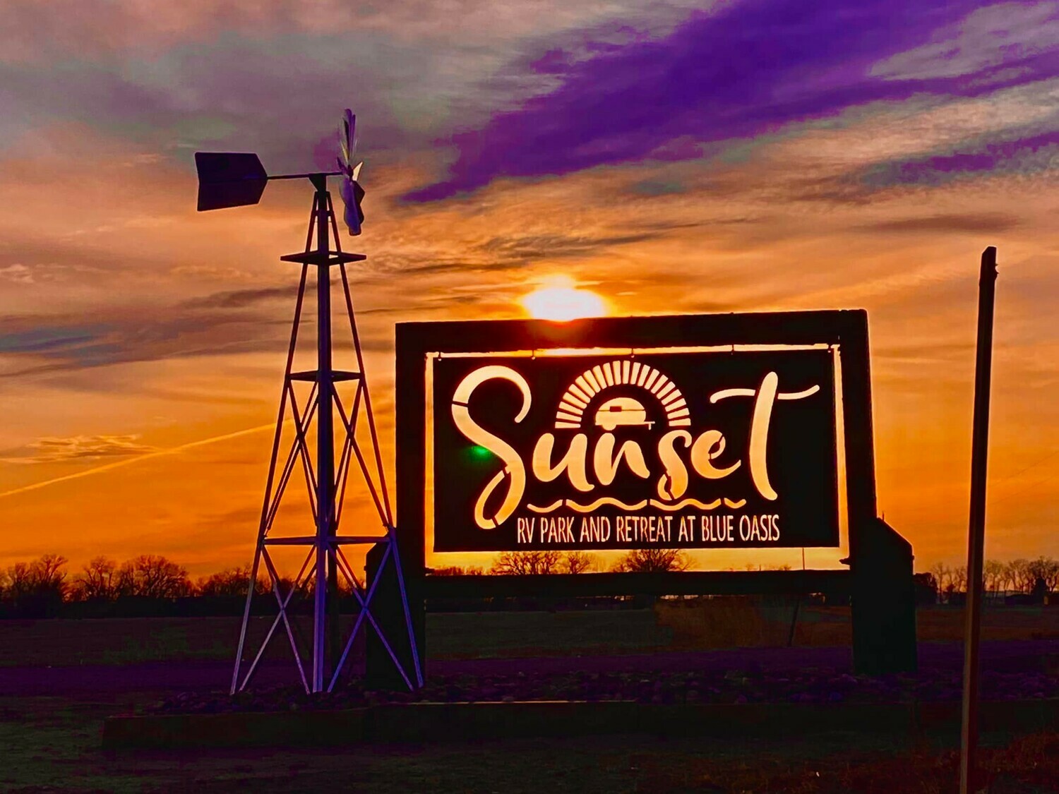 Sunset at Blue Oasis RV Park - Onawa, Iowa - glamping.directory