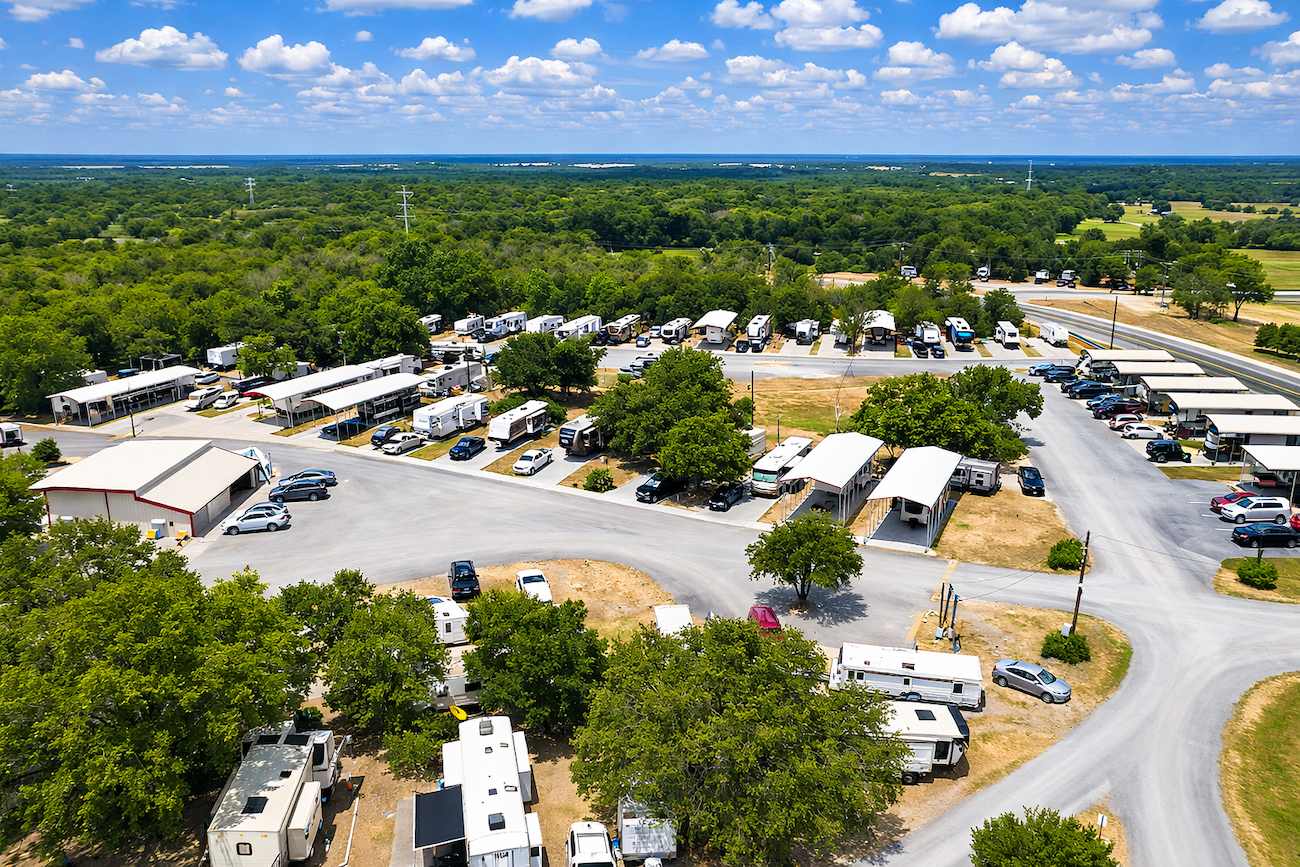 Eagle Resorts RV Park - Fort Worth, Texas - glamping.directory