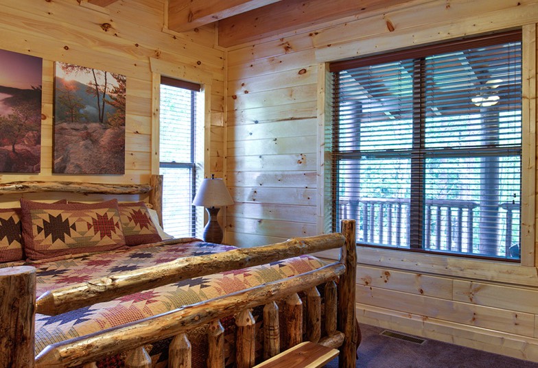 Cliffview Lakeside 12 Bedroom Luxury Lodge - Campton, Kentucky - glamping.directory