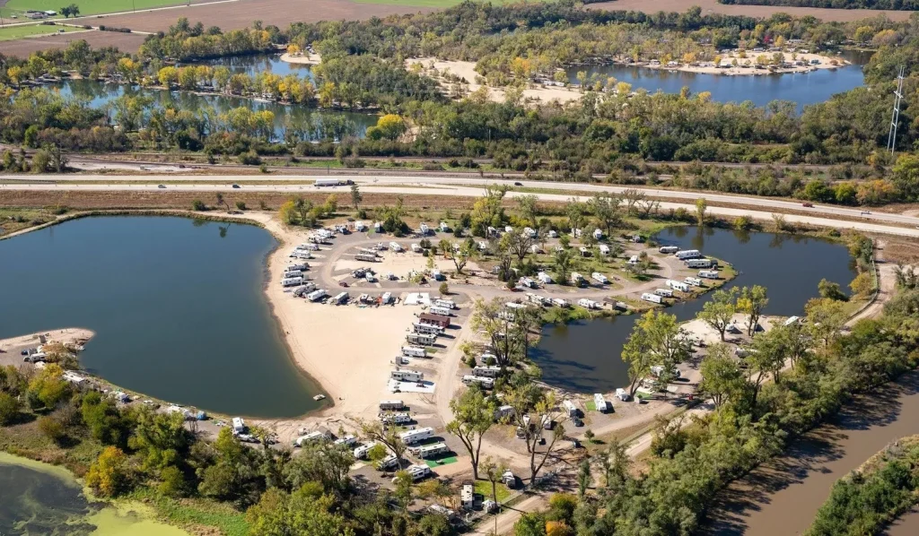Merritt’s Beach RV park - Plattsmouth, Nebraska - glamping.directory