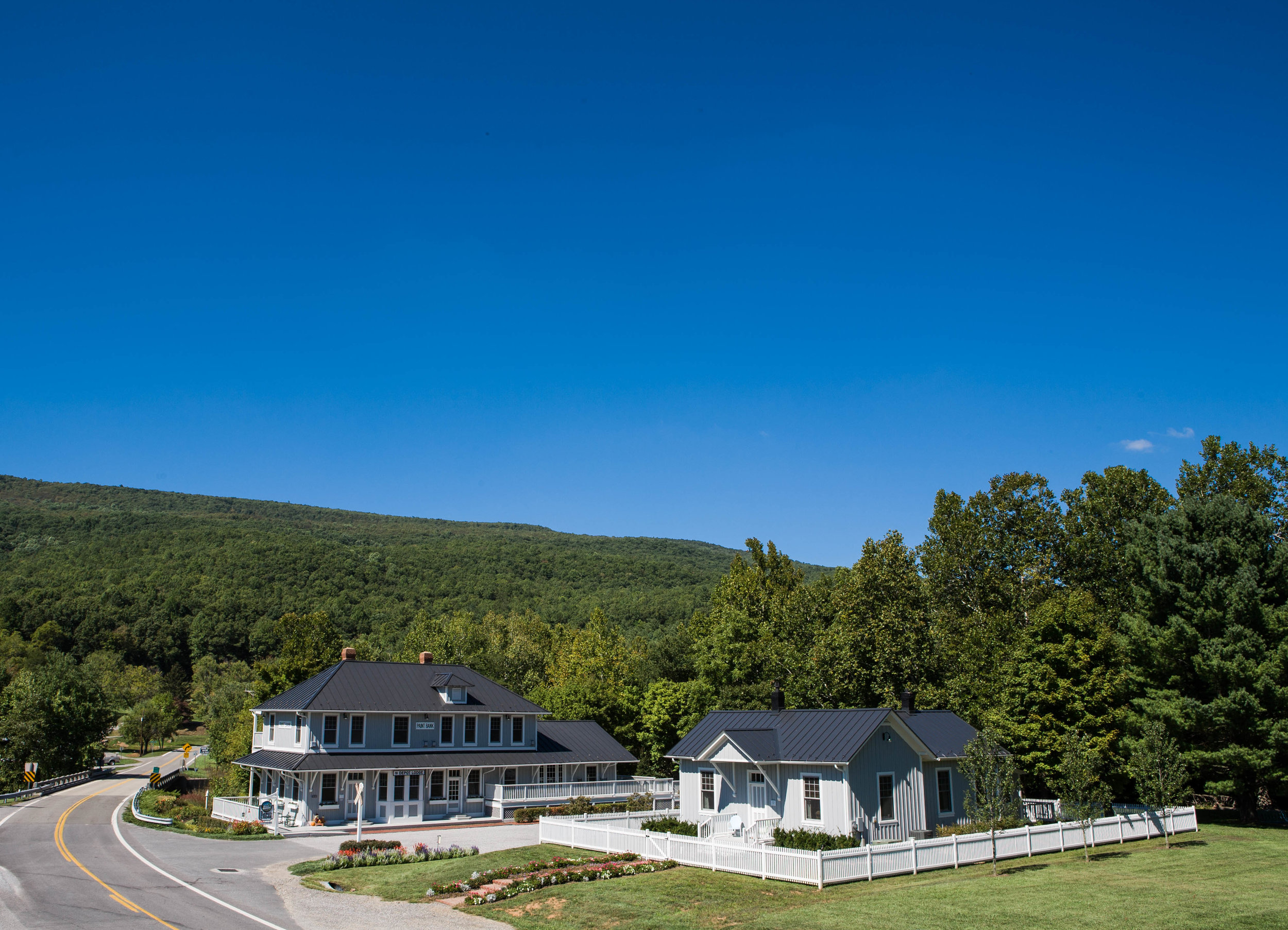 Depot Lodge - Paint Bank, Virginia - glamping.directory