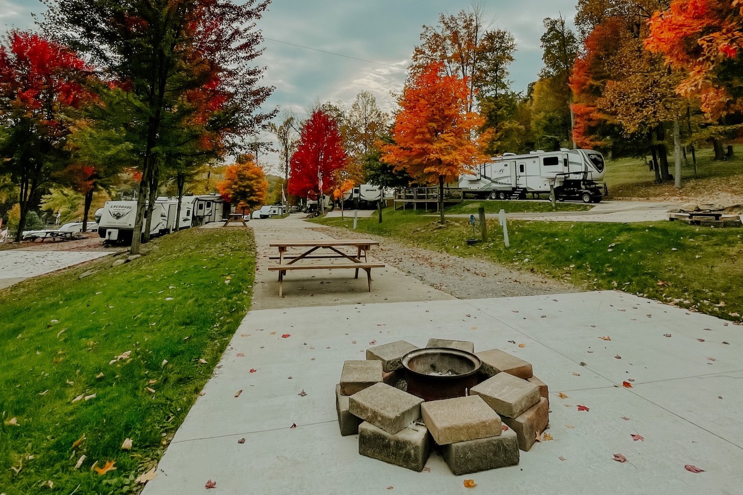 Wood's Tall Timber Resort - New Philadelphia, Ohio - glamping.directory