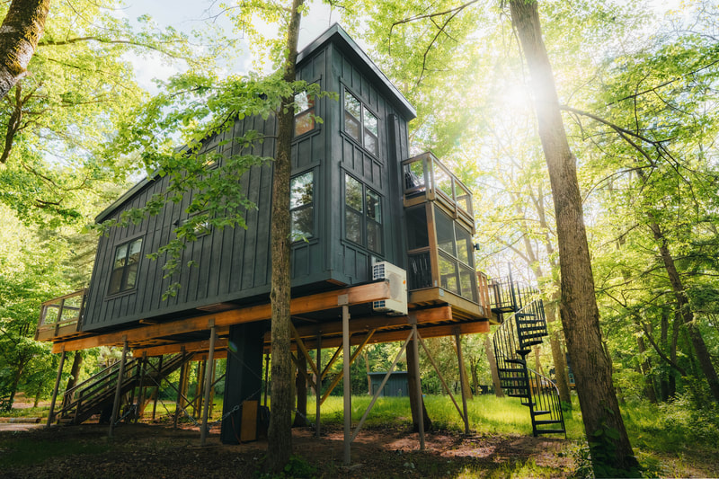 Treehouses at Starved Rock - Ottawa, Illinois - glamping.directory