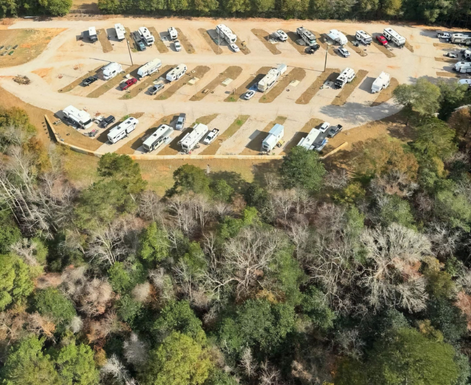 Kelly Creek RV Park - Midland City, Alabama - glamping.directory
