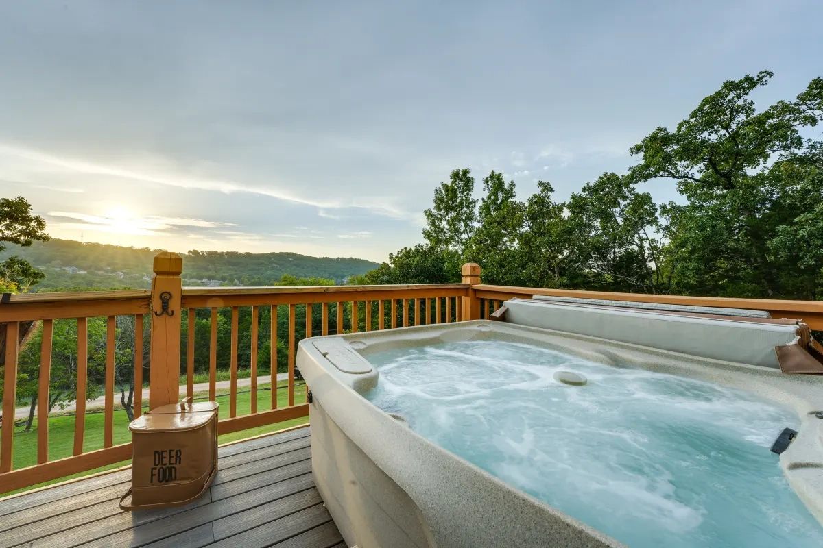 Tall Tree Retreat - Blue Eye, Missouri - glamping.directory