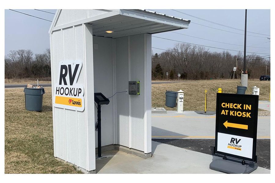 Love's RV Hookup - Leavenworth, Indiana - glamping.directory