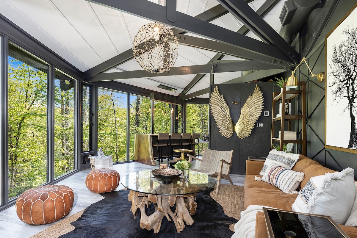 Breathtaking Boutique Treehouse nestled in clouds - Beech Mountain, North Carolina - glamping.directory
