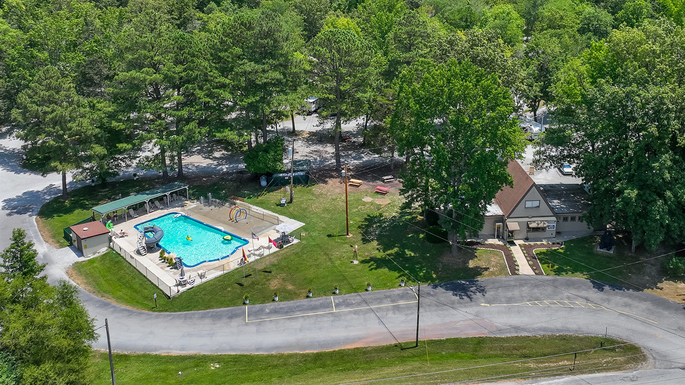 The Broken Banjo RV Park - Manchester, Tennessee - glamping.directory