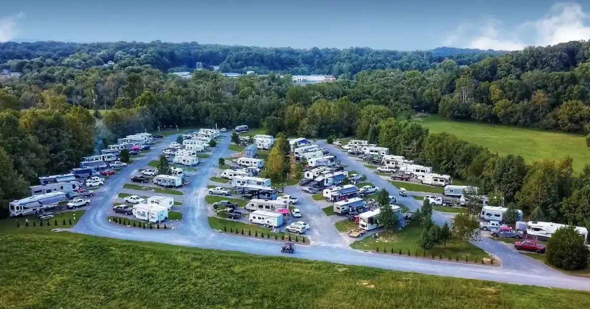 Hometown RV Park - Jonesville, North Carolina - glamping.directory