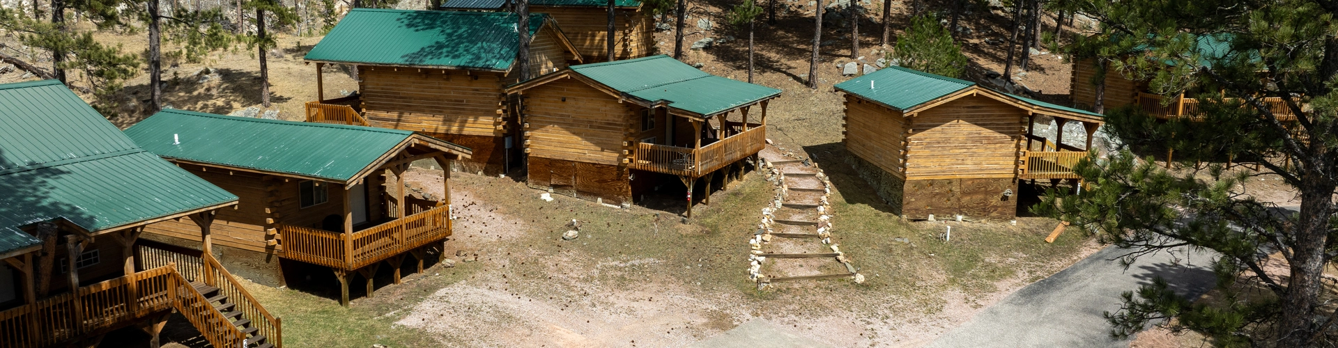 Rock Crest Lodge & Cabins - Custer, South Dakota - glamping.directory