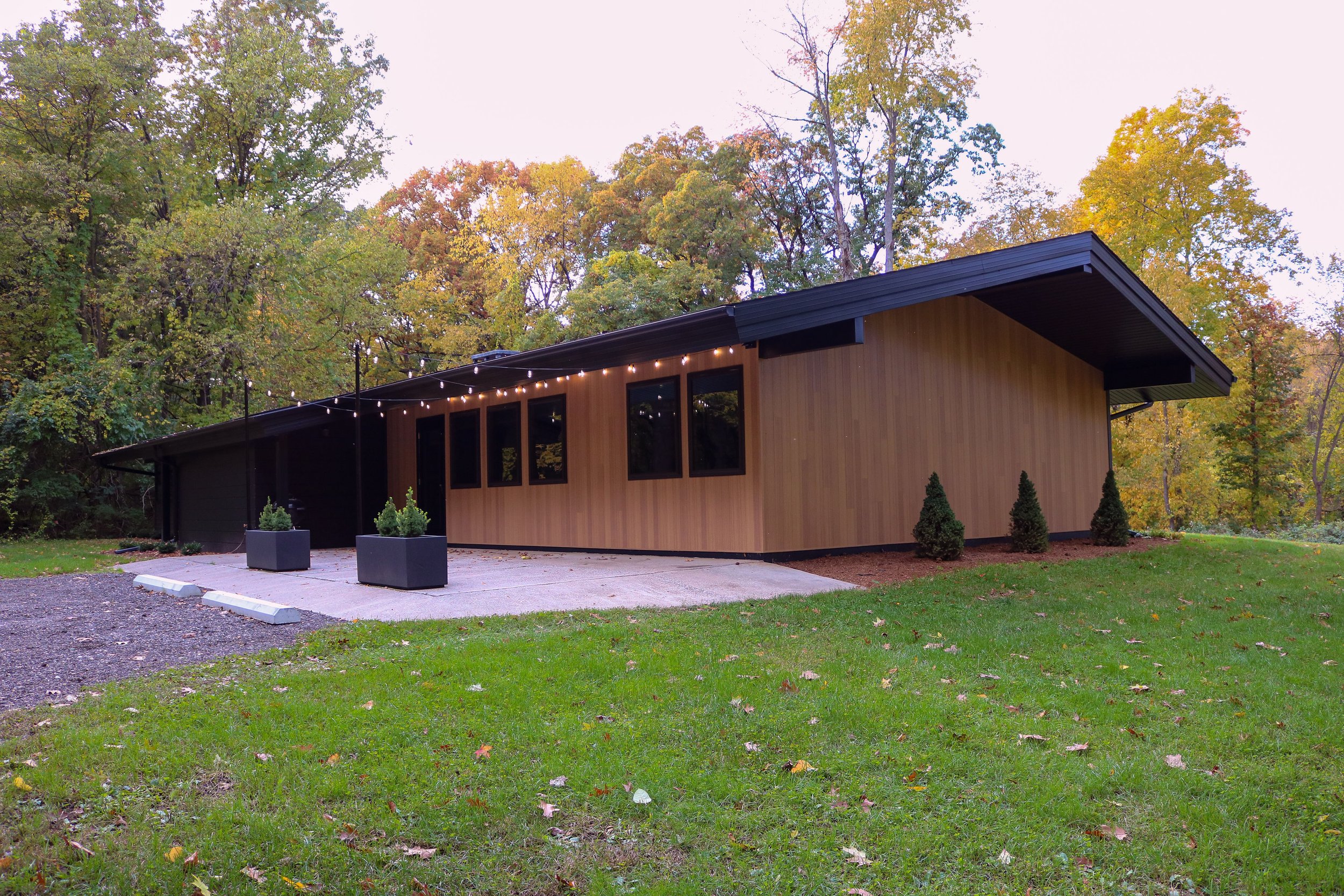 Secret Haven @ Singing Hills Retreat by Log Cabin Hideaway - Middlebury, Indiana - glamping.directory
