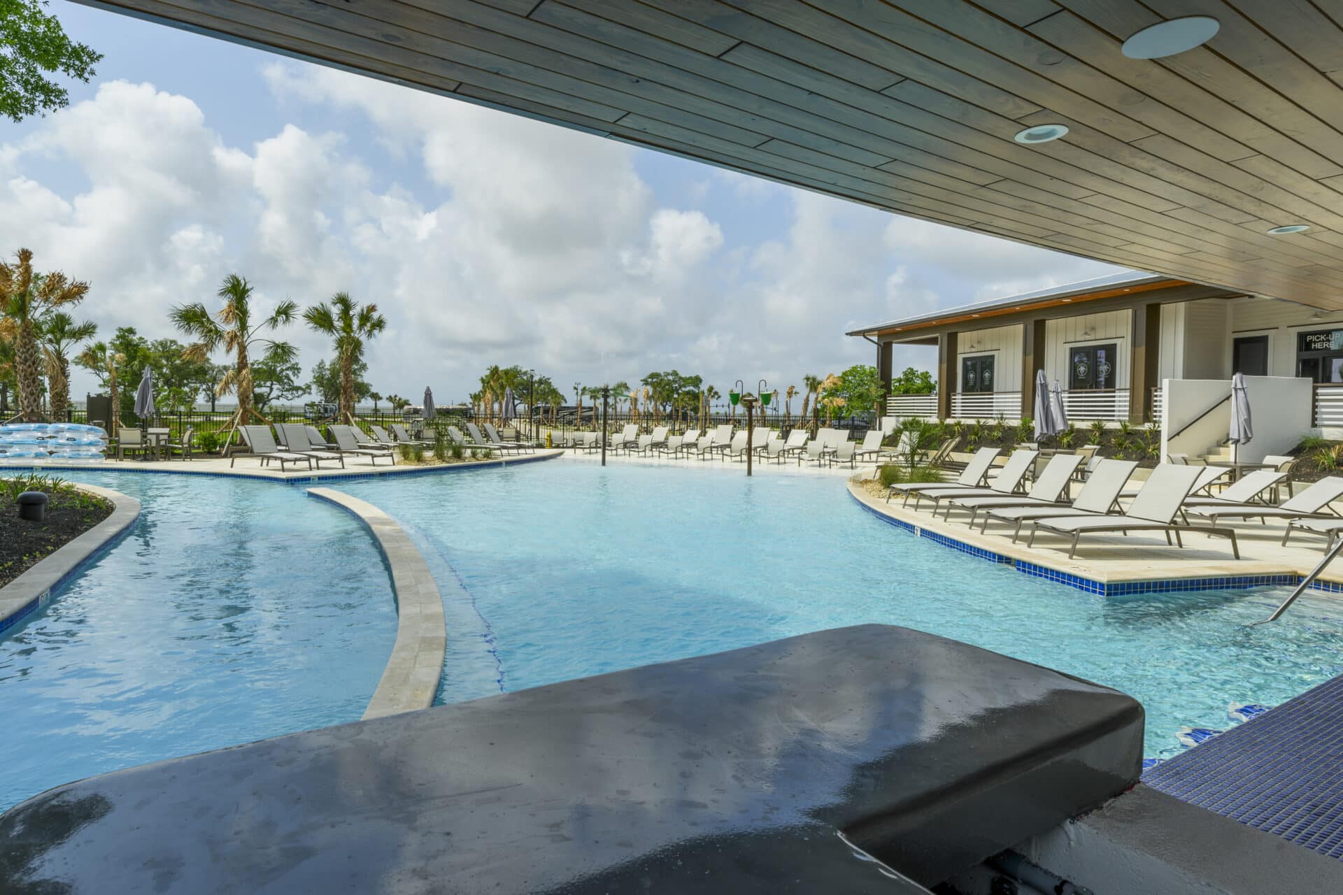 Gulfport Luxury RV Resort - Gulfport, Mississippi - glamping.directory