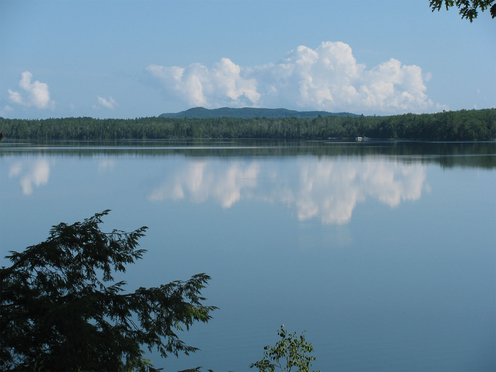 Twin Birch Resort - Lakefront Vacation Resort Rental Cottages Cabins & Log Homes - Little Platte Lake - Honor, Michigan - glamping.directory