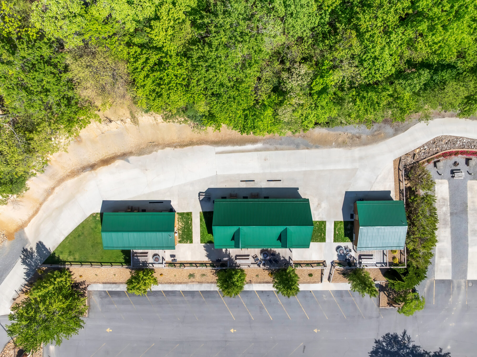 Buffalo Trail Cabins: Cottages, Lodges, Treehouses - Bluefield, West Virginia - glamping.directory