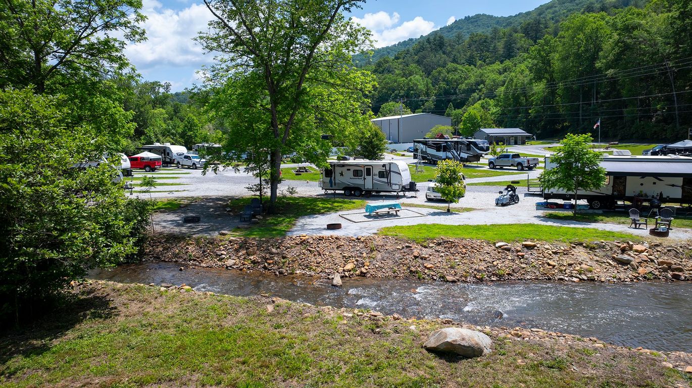 Sweetwater Sights RV Park & Cabins - Robbinsville, North Carolina - glamping.directory