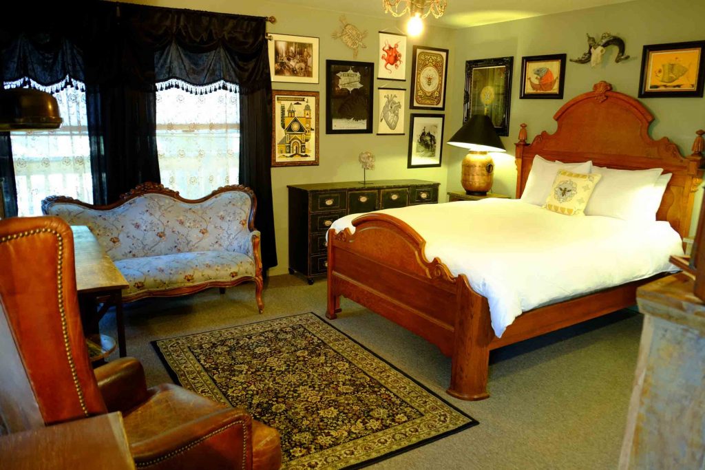 Yosemite Bug Rustic Mountain Resort - Midpines, California - glamping.directory