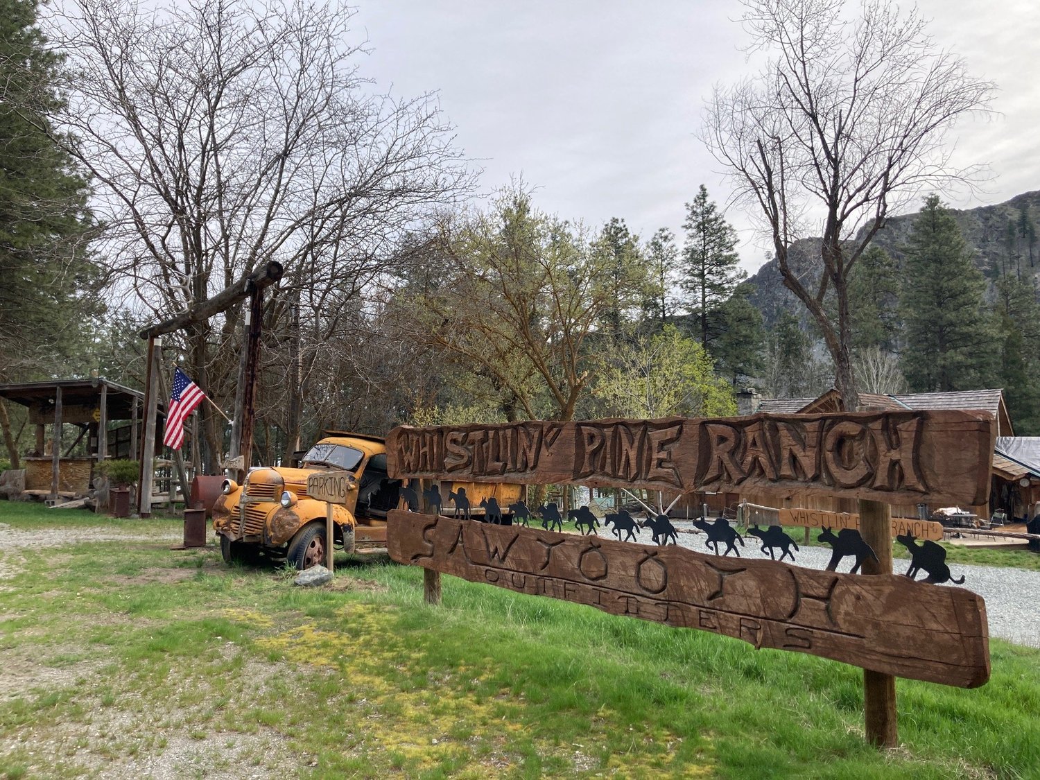 Whistlin' Pine Ranch - Pateros, Washington - glamping.directory