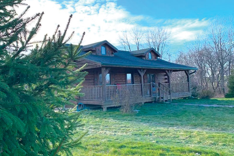 Paint Creek Lodge - Harpers Ferry, Iowa - glamping.directory