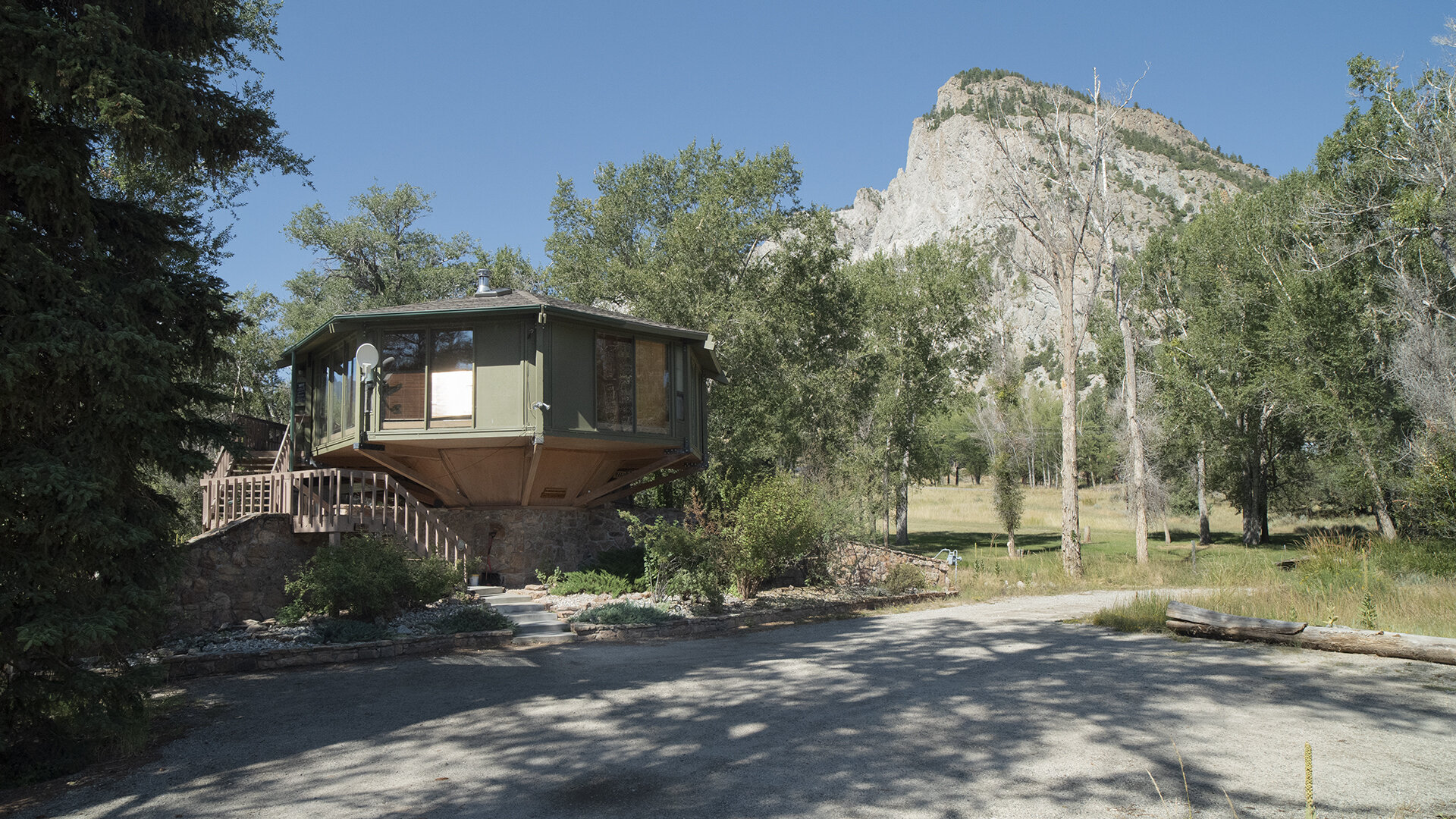 Treehouse Hot Springs - Nathrop, Colorado - glamping.directory