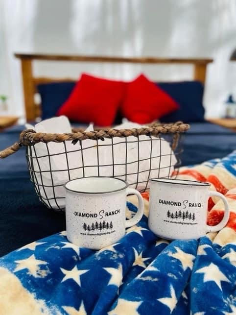 Diamond S Ranch Glamping | Wedding Venue - Florence, Missouri - glamping.directory