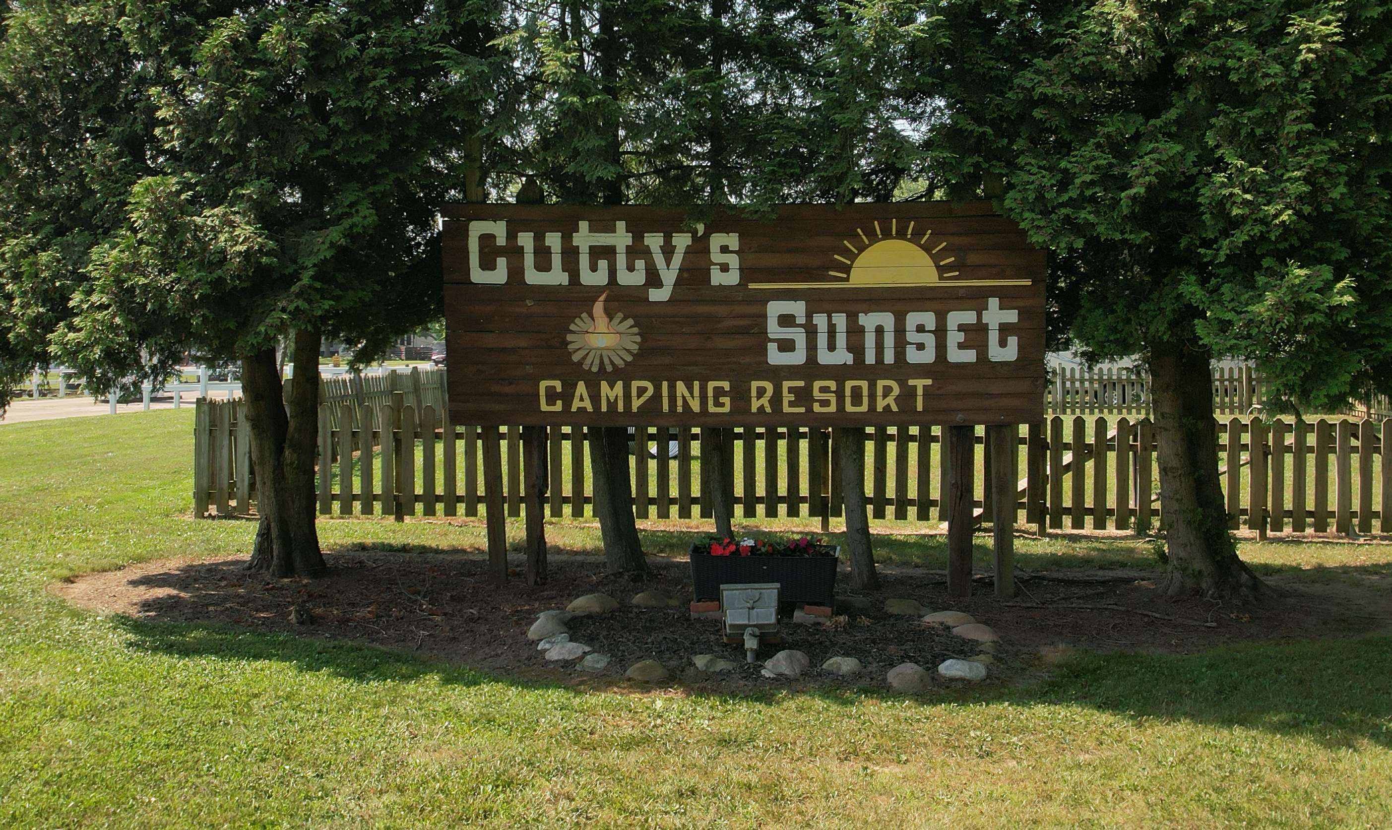 Cutty's Sunset - Louisville, Ohio - glamping.directory