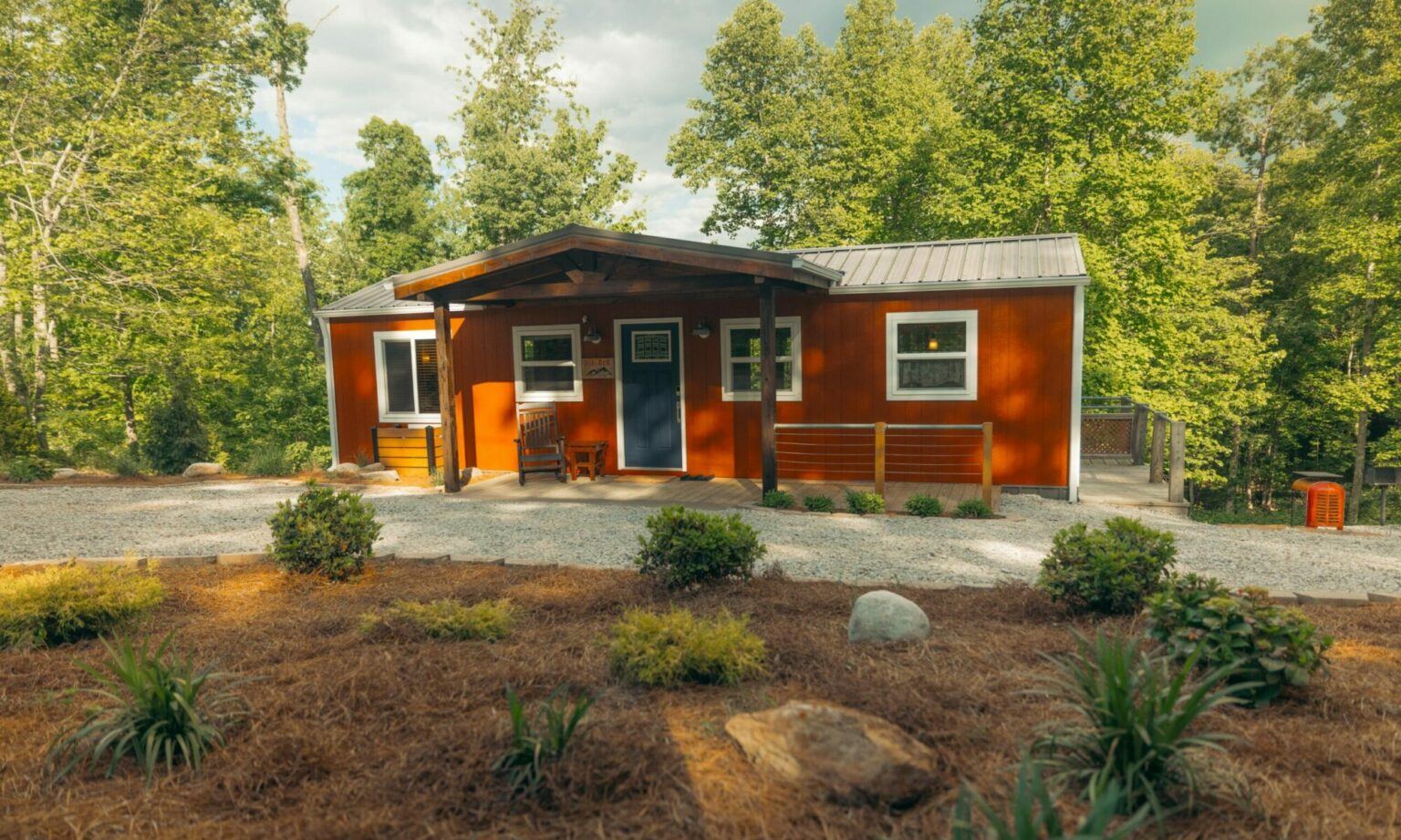 Lil' Red Cabin - Frenchburg, Kentucky - glamping.directory