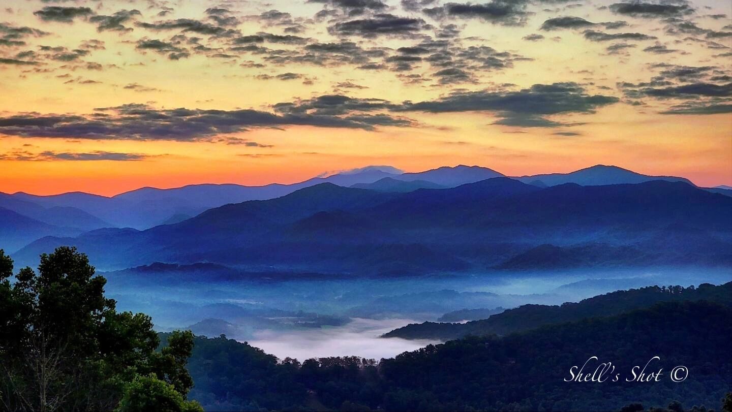 Black Bear Lodge Smoky Mountains - Whittier, North Carolina - glamping.directory