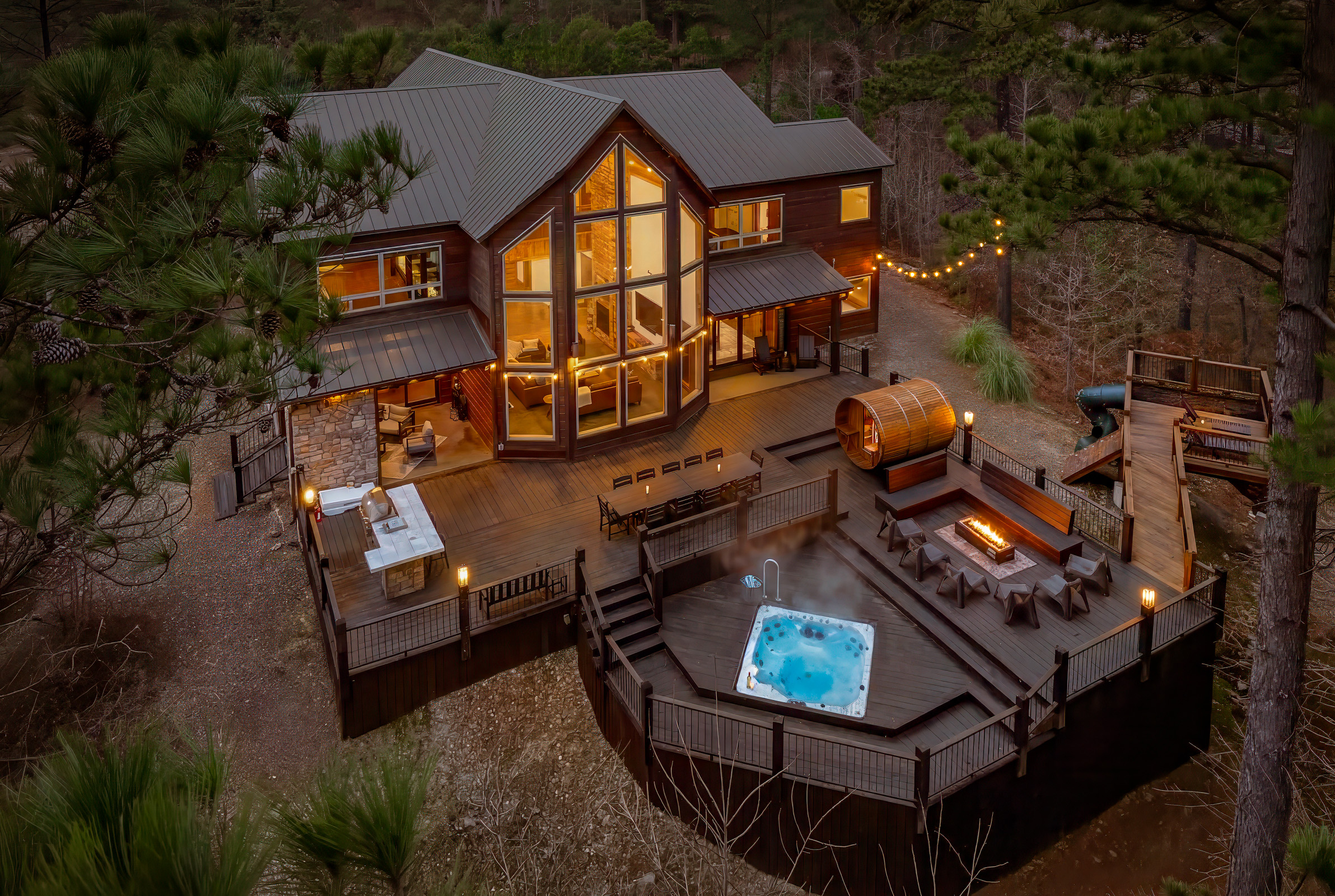 The High Life Treehouse - Broken Bow, Oklahoma - glamping.directory