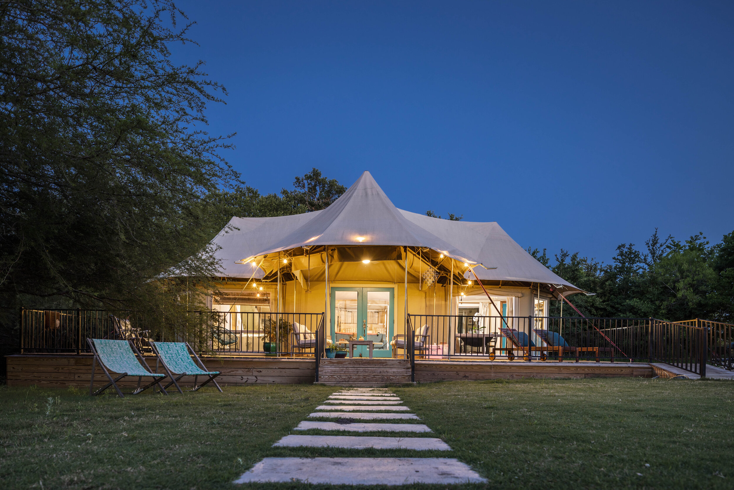 Wahwahtaysee Resort - Kingsbury, Texas - glamping.directory