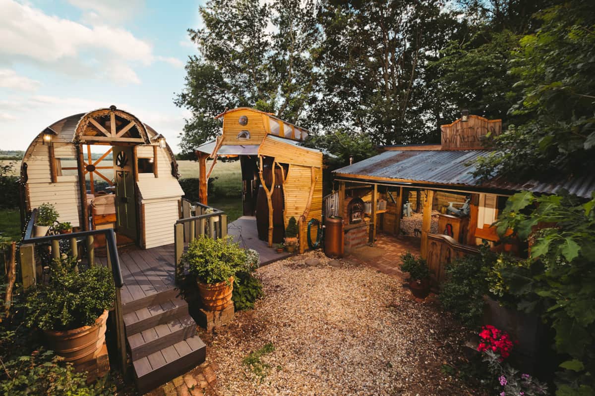 Wagon in the Woods - Alton - glamping.directory