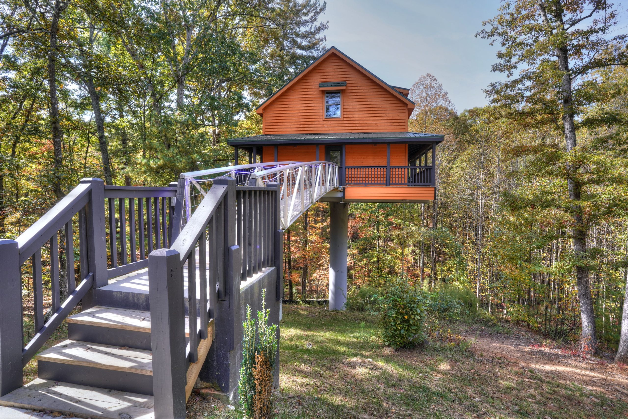Gold Peak Treehouse - Cleveland, Georgia - glamping.directory