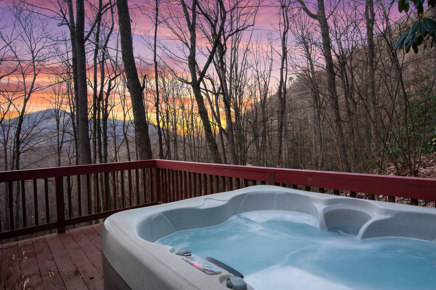 Fernbrook Treehouse - Maggie Valley, North Carolina - glamping.directory