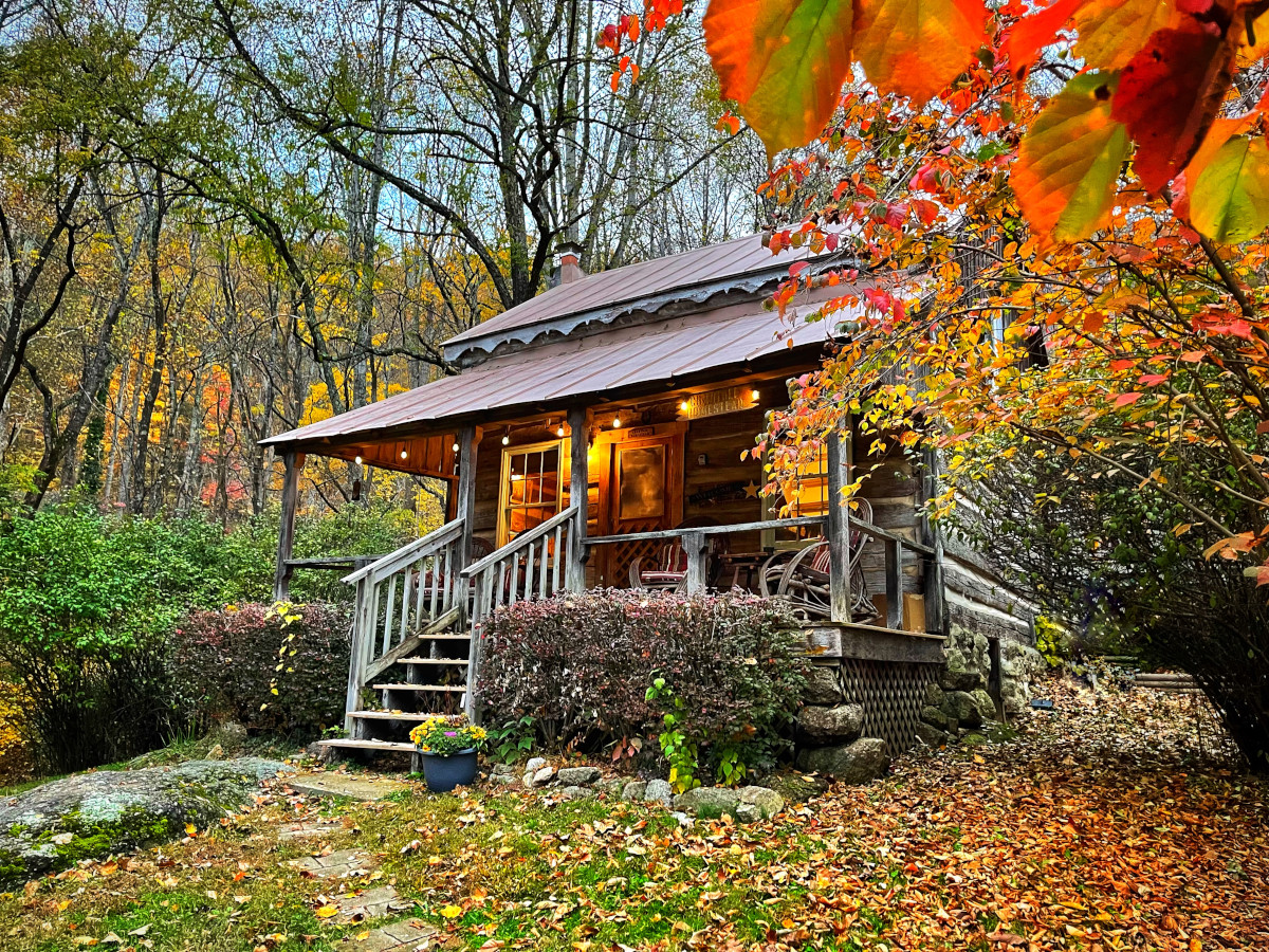 The Retreat at Crabtree Falls - Tyro, Virginia - glamping.directory