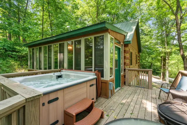 White Oaks Cabins and Campground - Taswell, Indiana - glamping.directory