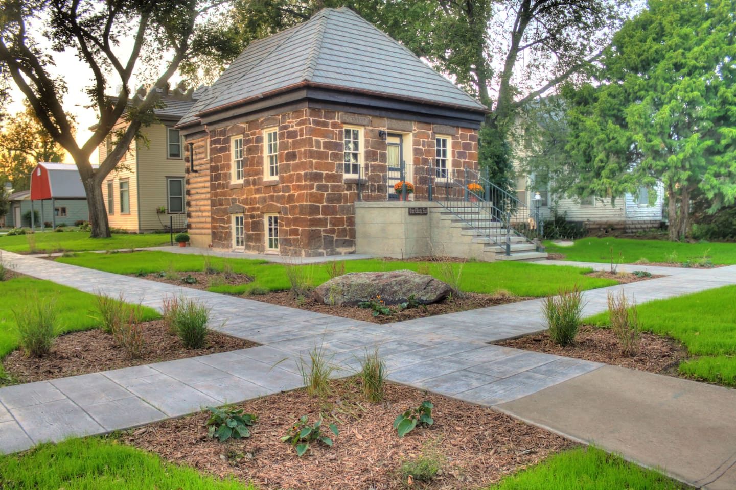 Lindsborg Vacation Rentals - Stenhuset - Lindsborg, Kansas - glamping.directory