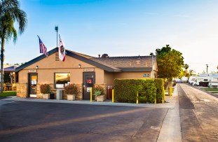 Anaheim Harbor RV Park - Anaheim, California - glamping.directory