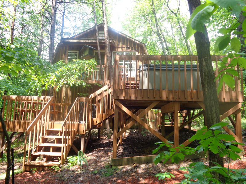 The Tree House in Hocking Hills - Logan, Ohio - glamping.directory