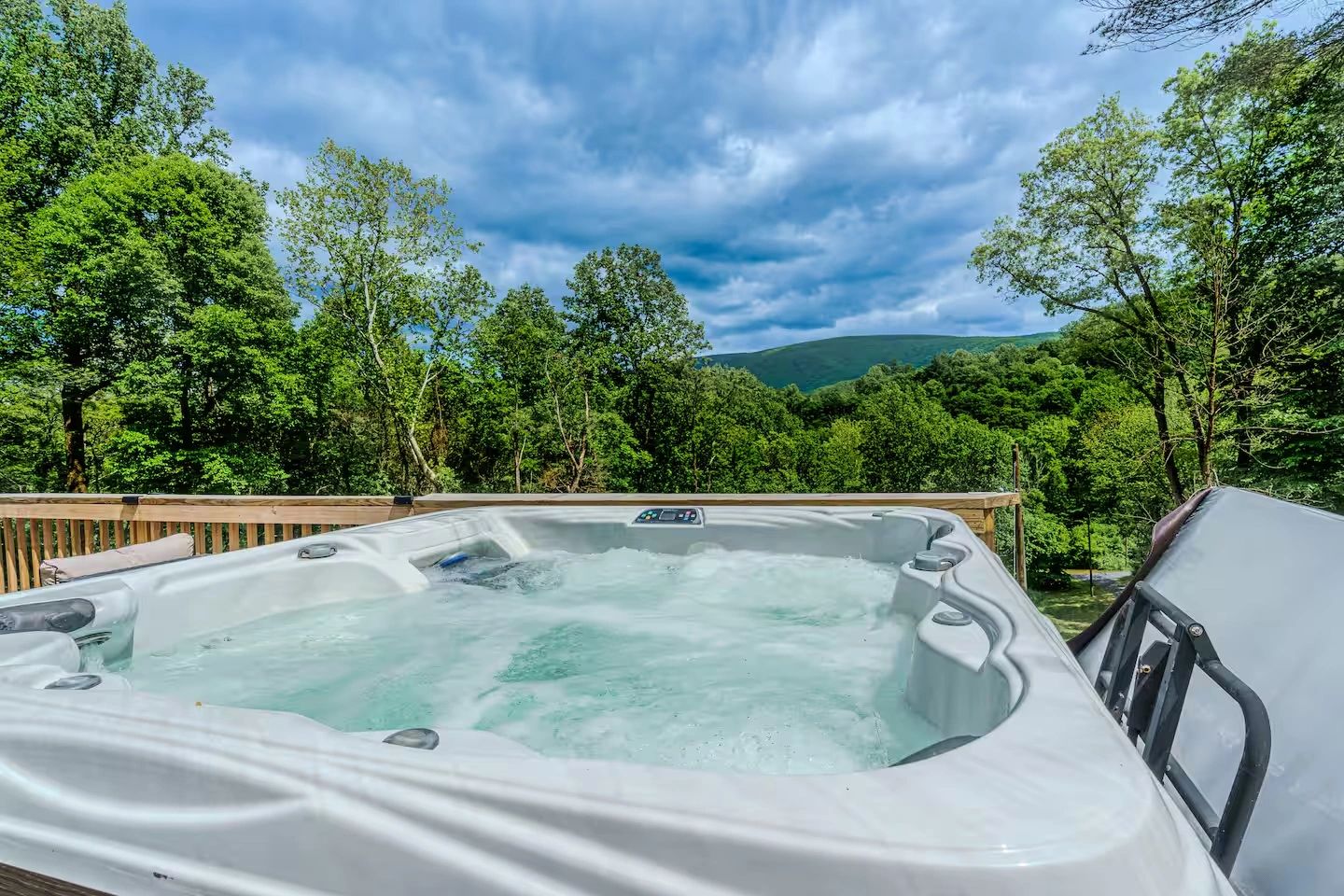 Wandering Caribou - Bentonville, Virginia - glamping.directory