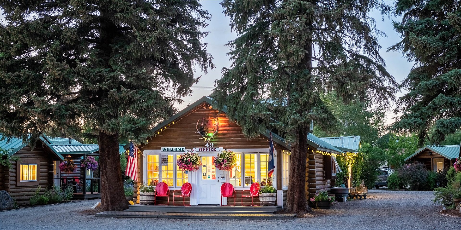 Log Cabin Motel - Pinedale, Wyoming - glamping.directory
