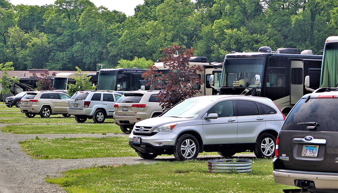 Crystal Lake RV Park - Rock Falls, Illinois - glamping.directory
