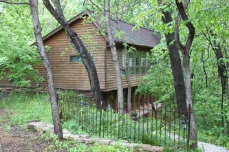 Peace of Earth Lodge - Rushville, Illinois - glamping.directory