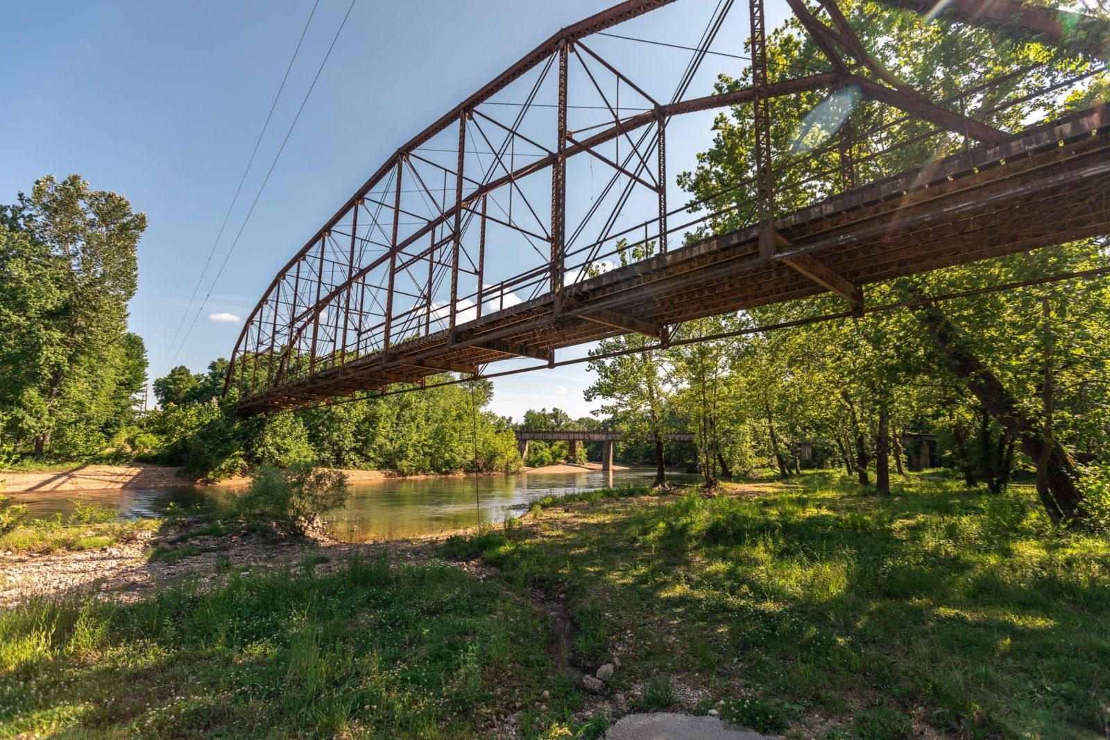 Meramec River Resort-The Original Birds Nest Lodge - Steelville, Missouri - glamping.directory