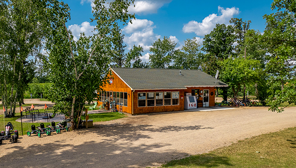 Royal Oaks RV Park - Bemidji, Minnesota - glamping.directory
