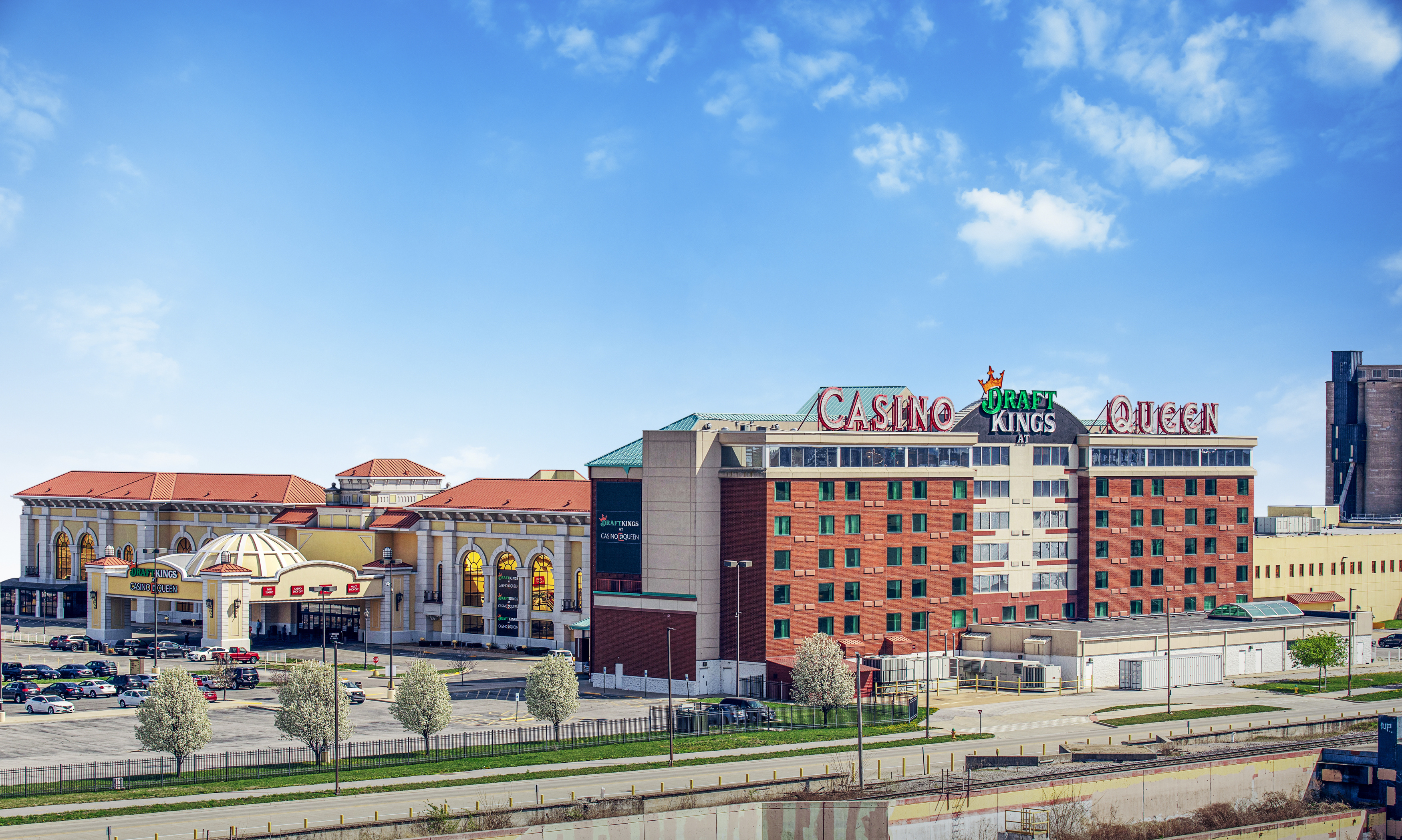 DraftKings at Casino Queen RV Park - East St Louis, Illinois - glamping.directory